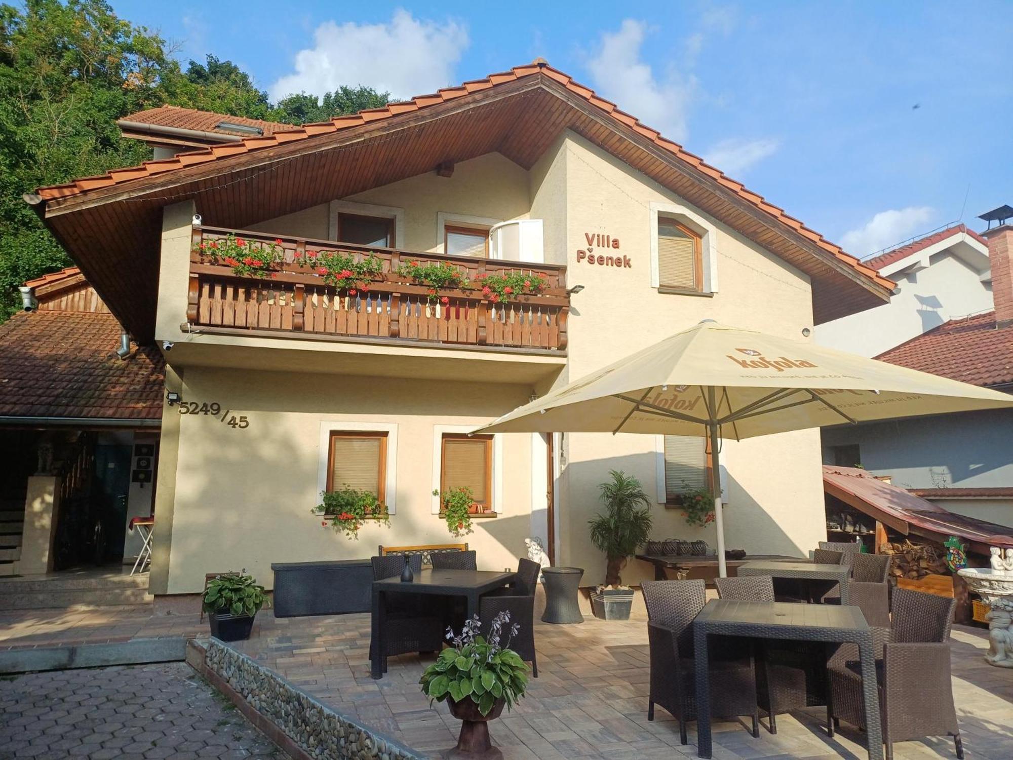 Villa Psenek Banka Экстерьер фото